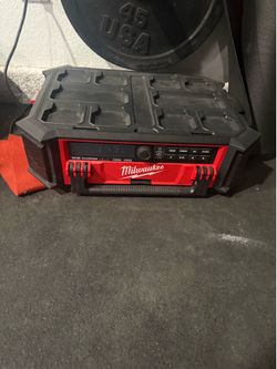 Milwaukee pack out Radio