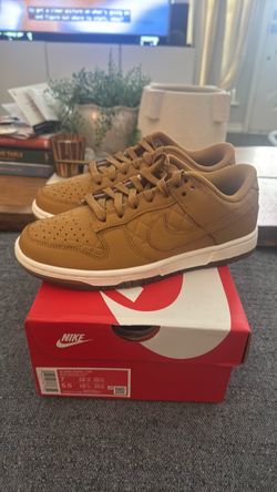 Nike dunk low size 7 Womens