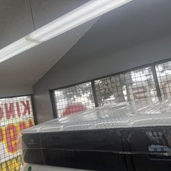 QUEEN SIZE SERTA ICOMFORT PRO (PLUSH) MATTRESS & BOX SPRING BED SET