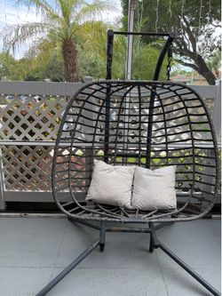 Outdoor oversized chair