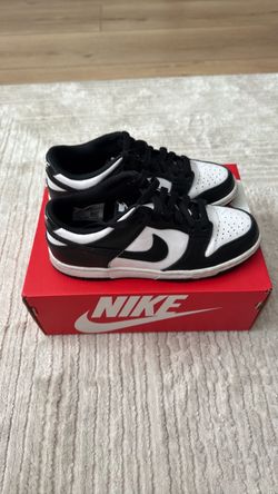NIKE DUNK LOW (GS) - Size 4Y