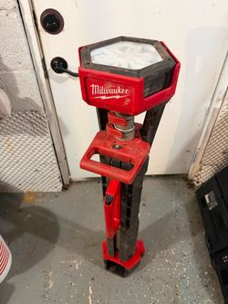 Milwaukee M18 Dual Power Tower Light