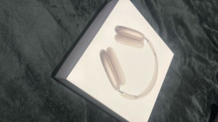 Apple AirPods Max Headphones Starlight