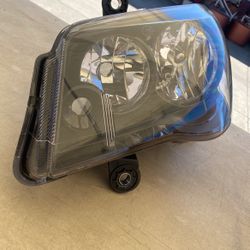 For 08-16 Town Country 11-20 Grand Caravan and for 08-16 Chrysler Town & Country,  Driver Side Headlight 