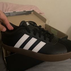 Adidas Black Court 