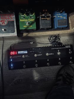 Boss ES-8 Studio Effects/Midi Switcher ( Price Is Negotiable👍)