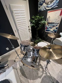 New Pearl Drum-set! Starter Kit. Used Symbols