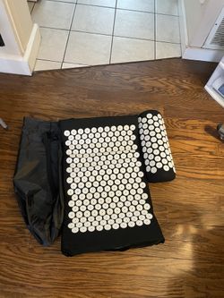 Acupressure Mat & Pillow Set with Carry Bag – Like New