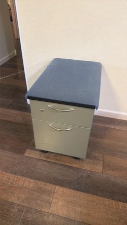Pre-Owned Steelcase Mobile Box-File Pedestals