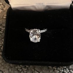 Classic oval Costume ring with side stones and a hidden halo. Size 4.