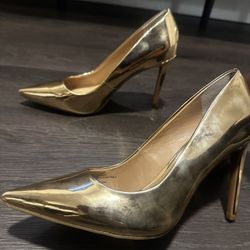 Gold Women’s pumps