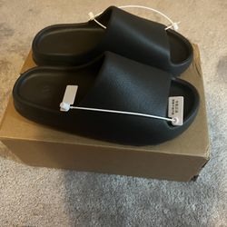 adidas Yeezy Slide