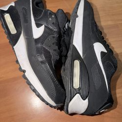 woman’s size 8 Nike Shoes