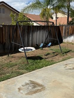 Metal Swing Set with 3 Swings