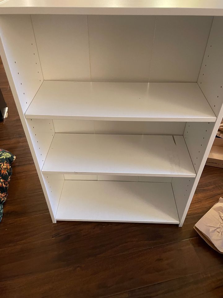 White basic bookshelf perfect for office/nursery/bedroom/dorm