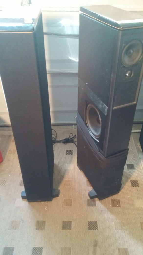 Boston acoustic VR60 Powerwd Tower SPEAKERS