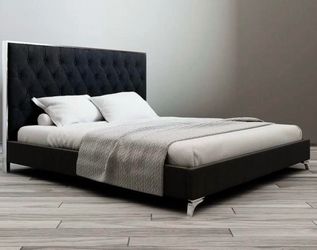Velvet black bed / cama negra de terciopelo