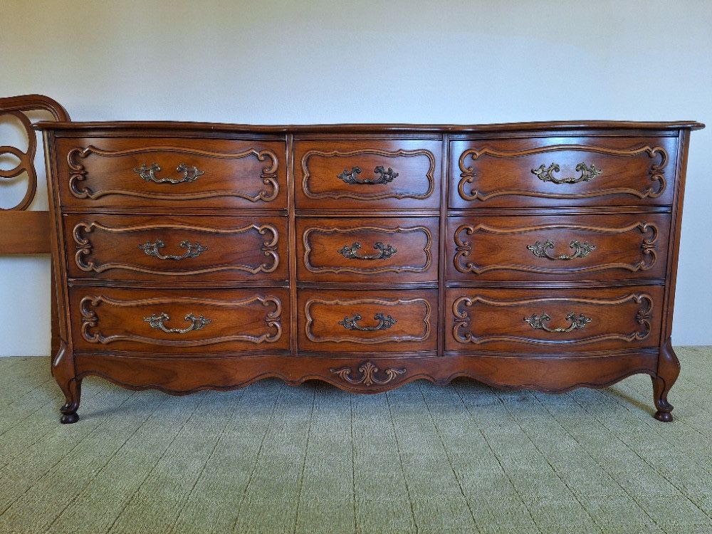 Beautiful Royal aboard Sweden/ Country French provincial style oak dresser