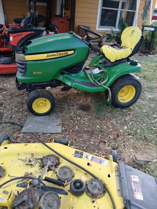 John Deere X320 48 Inch Deck Tractor