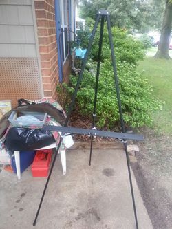 L new portable tripod with carrier case