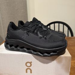 On Cloud Cloud tilt Black Men Size 9 , 10 