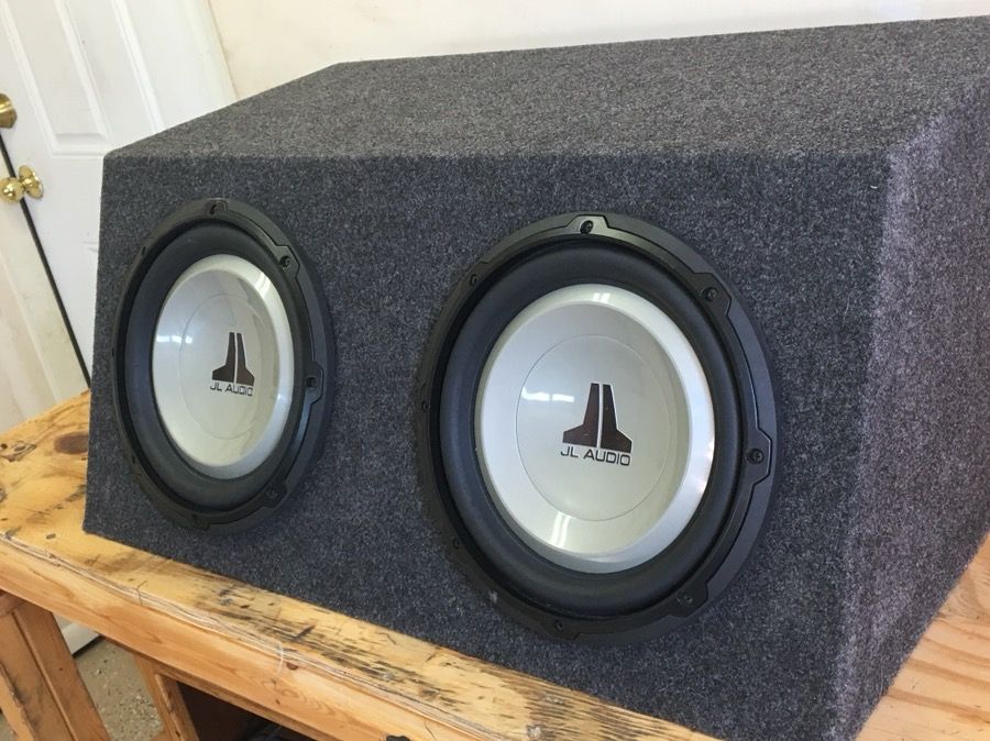 JL Audio 2 10” Inch subwoofers Sub w/ enclosure 10w1v24 300 watt rms