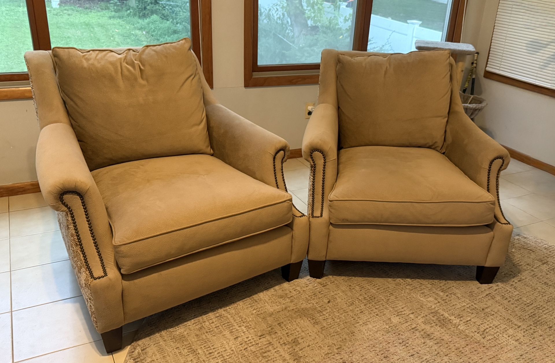 🪑 Bernhardt Oversized Chairs – Set of 2 – Feather-Blend Cushions – Excellent Condition