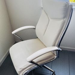 White Office Chair – Good Condition
