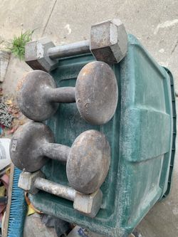 4 Barbells 2-20lb 1- 10lb And 1 -5lb