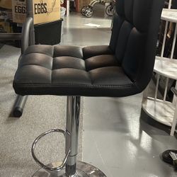 2 Bar Stools 