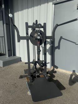 Plate Loaded Multi-Hip Machine
