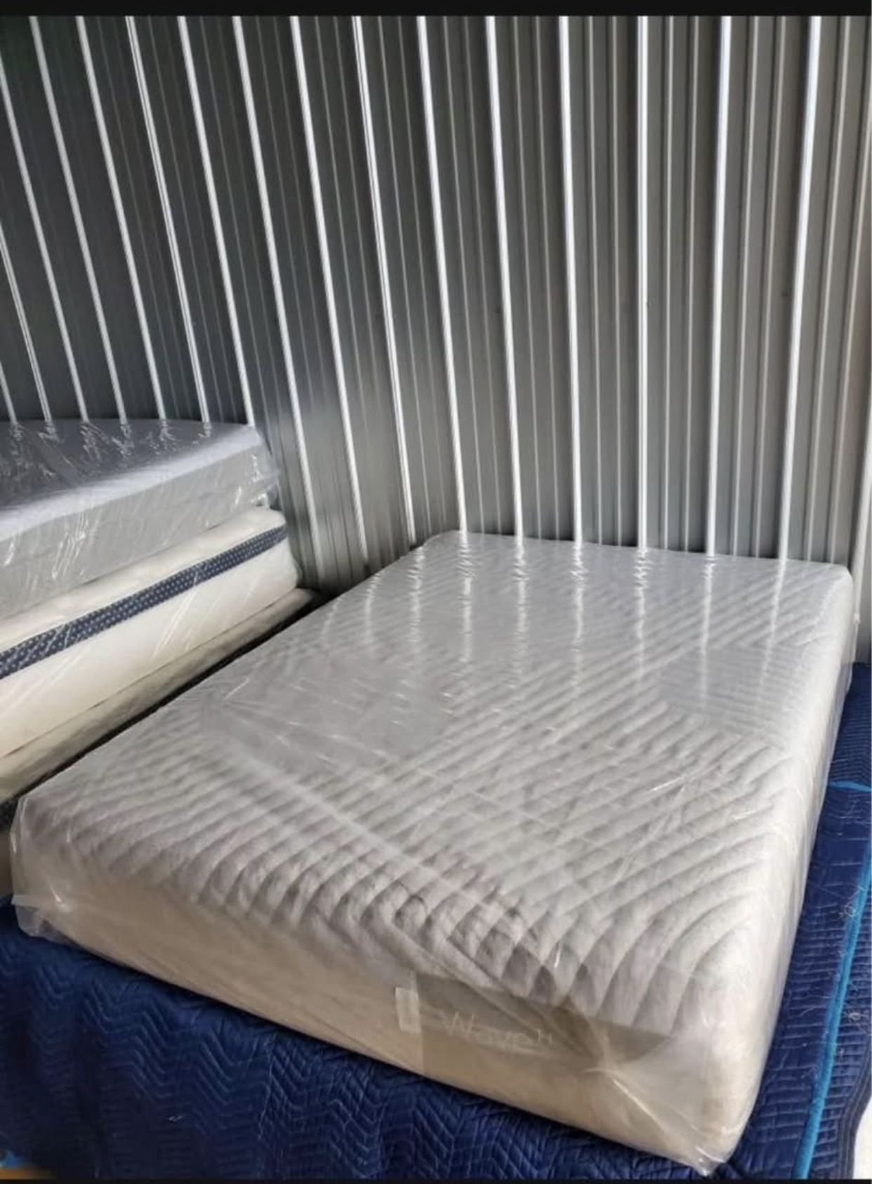 Brand New King Size Casper Wave Hybrid Mattress!!