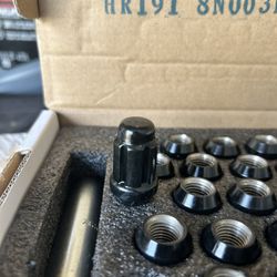 24 Count Black Lug Nuts M12x1.50