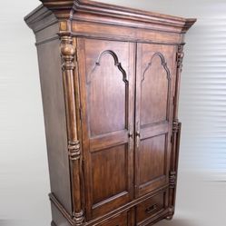 Beautiful Media Center With Lots Of Storage Space 