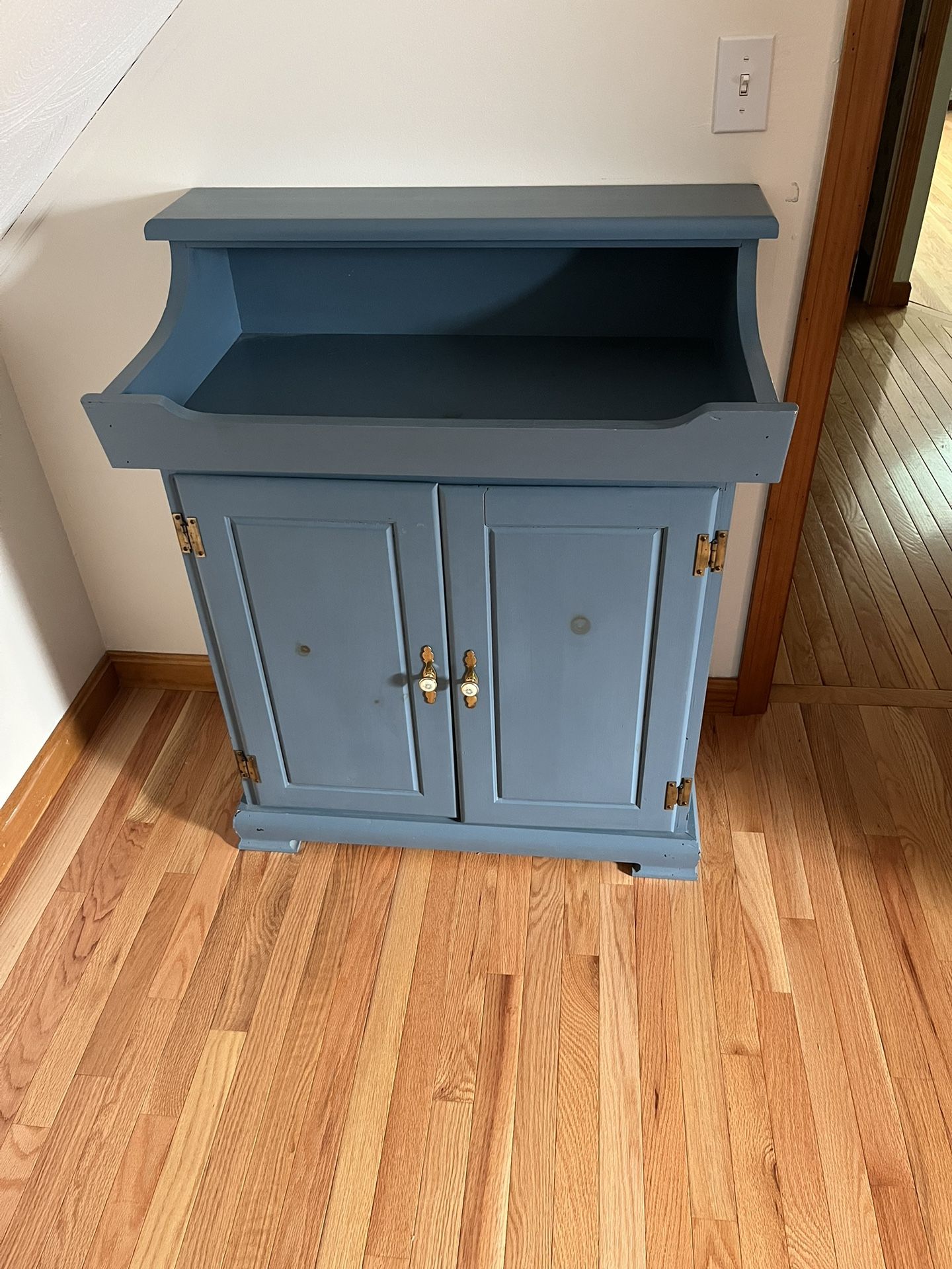Dry Sink.  19”wide x 33” long x  39” tall