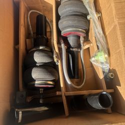 Air Lift Performance Front Bags 