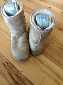 Creme ugg boots
