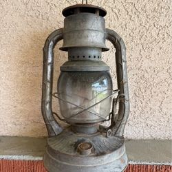 Vintage DIETZ Kerosene Lantern – New York USA – Original Globe – Rustic Farmhouse
