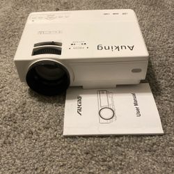 Auking Mini Projector