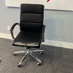 Office Chairs (13 Available)