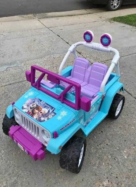 audience along Kids' Electric Car - Joy and Thrills for Little Drivers