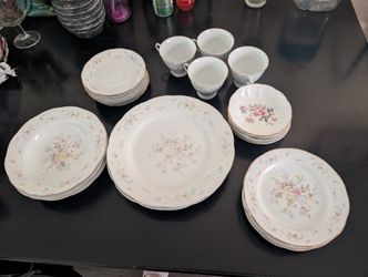 China Set: Yong Sheng Porcelain