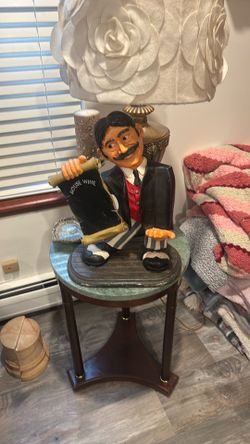 Wine bottle holder with chalkboard