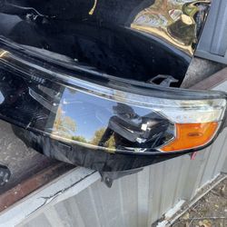 LEFT SIDE HEADLIGHT FORD EXPLORER 