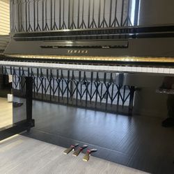 1990 Yamaha Upright Piano