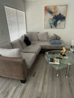 Sofa y Mesa