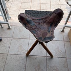 Portable Leather Tripod Chair 