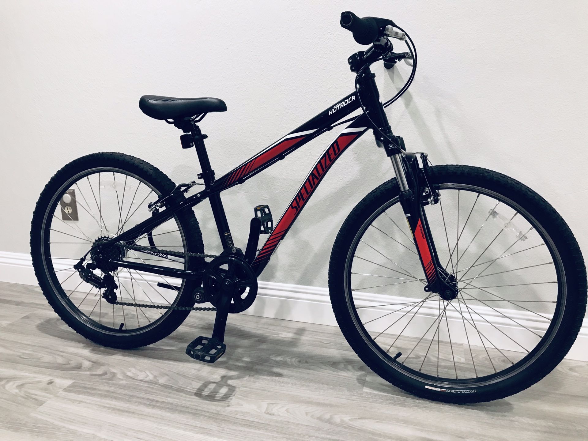 Specialized Hotrock Boys 24 XC Hybrid Mountain Bike