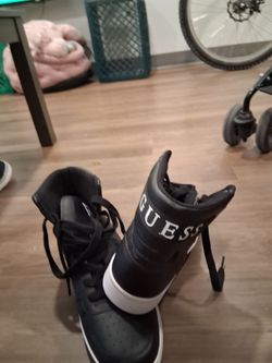 Men's size 9 guess sneakers