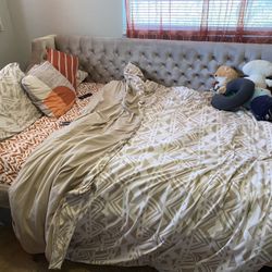 Full Size Velvet Upholstered Daybed